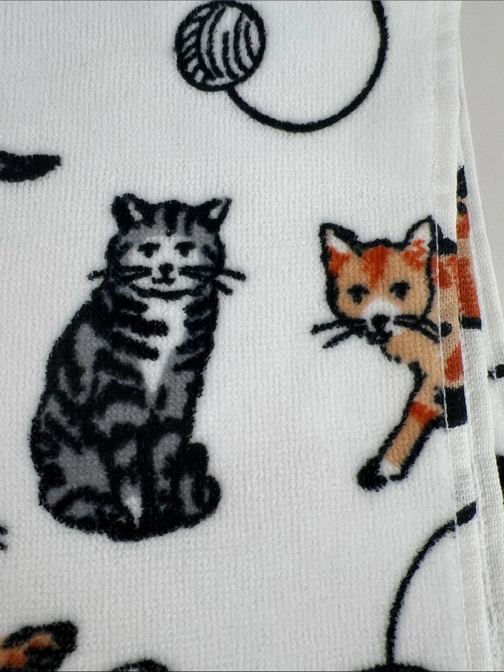 Deborah Connolly Bath Towels Playful Cat Design Soft Cotton Velour 3 Pc Set NEW